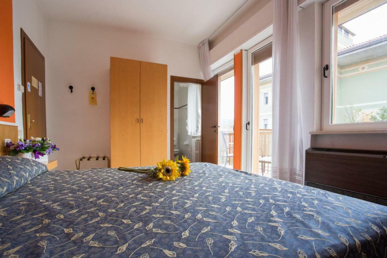 Hotel Benacus Bardolino Exterior foto