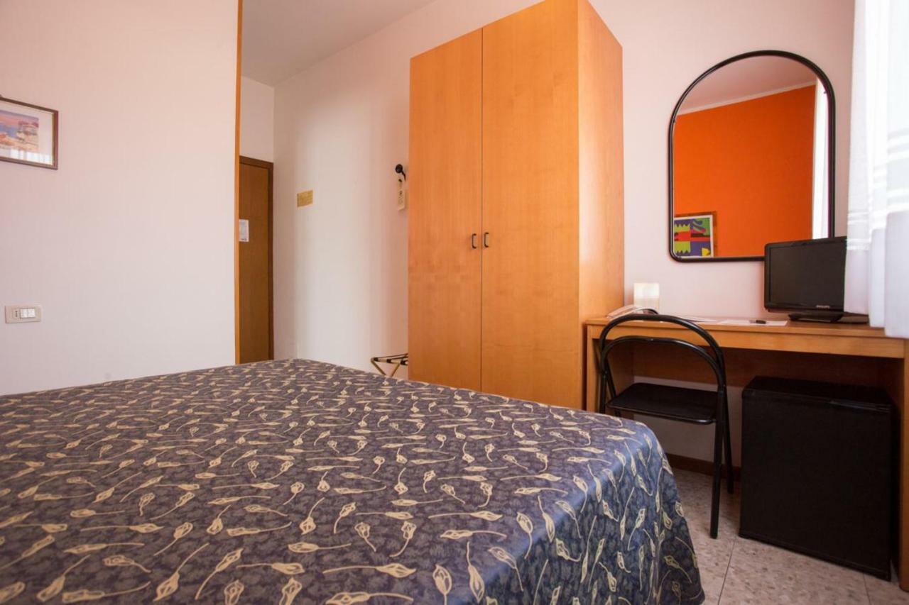 Hotel Benacus Bardolino Exterior foto