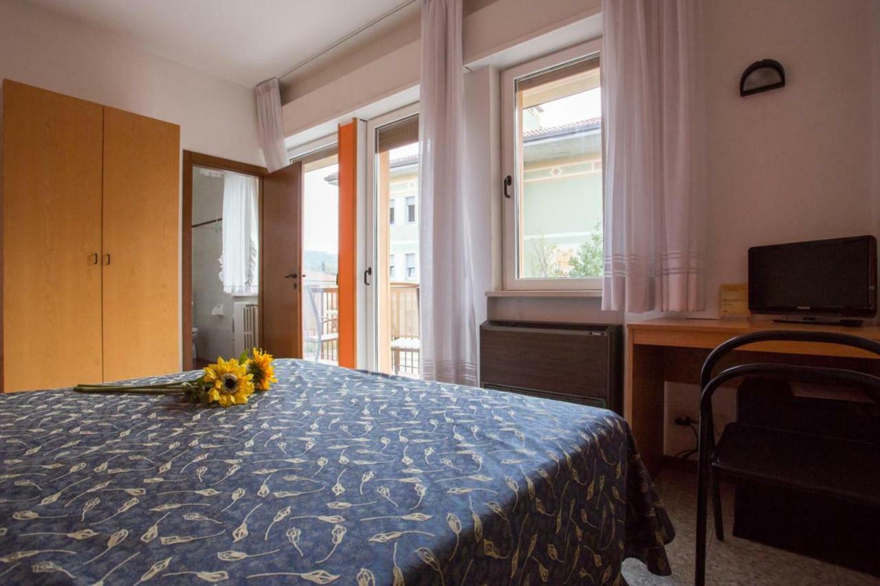 Hotel Benacus Bardolino Exterior foto