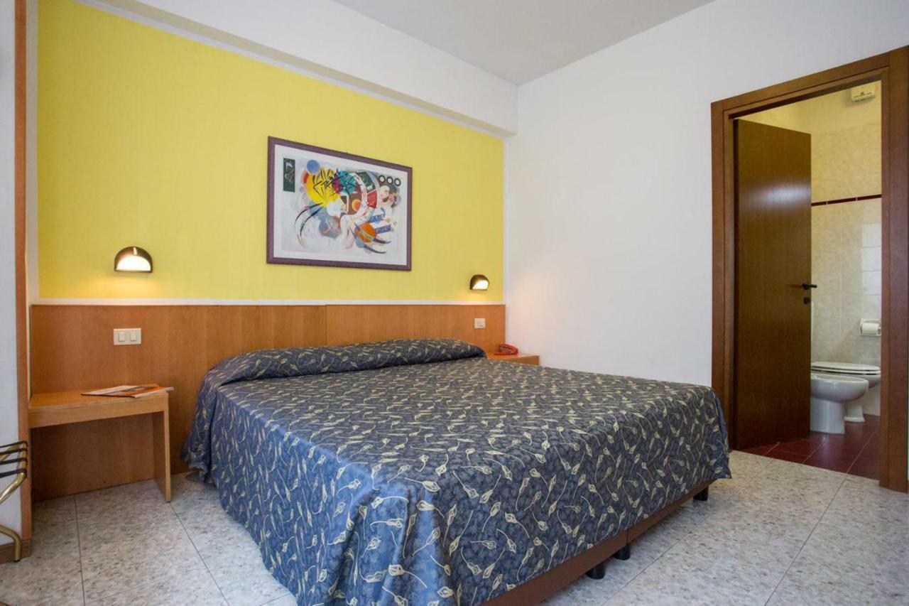 Hotel Benacus Bardolino Exterior foto